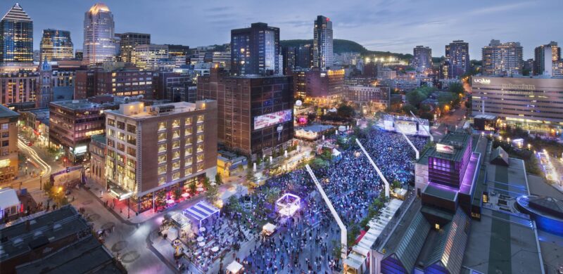 La Chaire de gestion de projet de l'UQAM est la plus importante équipe de recherche dans son domaine en Amérique du nord.

Les promoteurs du Quartier des spectacles ont tenu des tables de concertation avec des résidants, des commerçants et des groupes dartistes du quartier avant de finaliser la planification du projet.